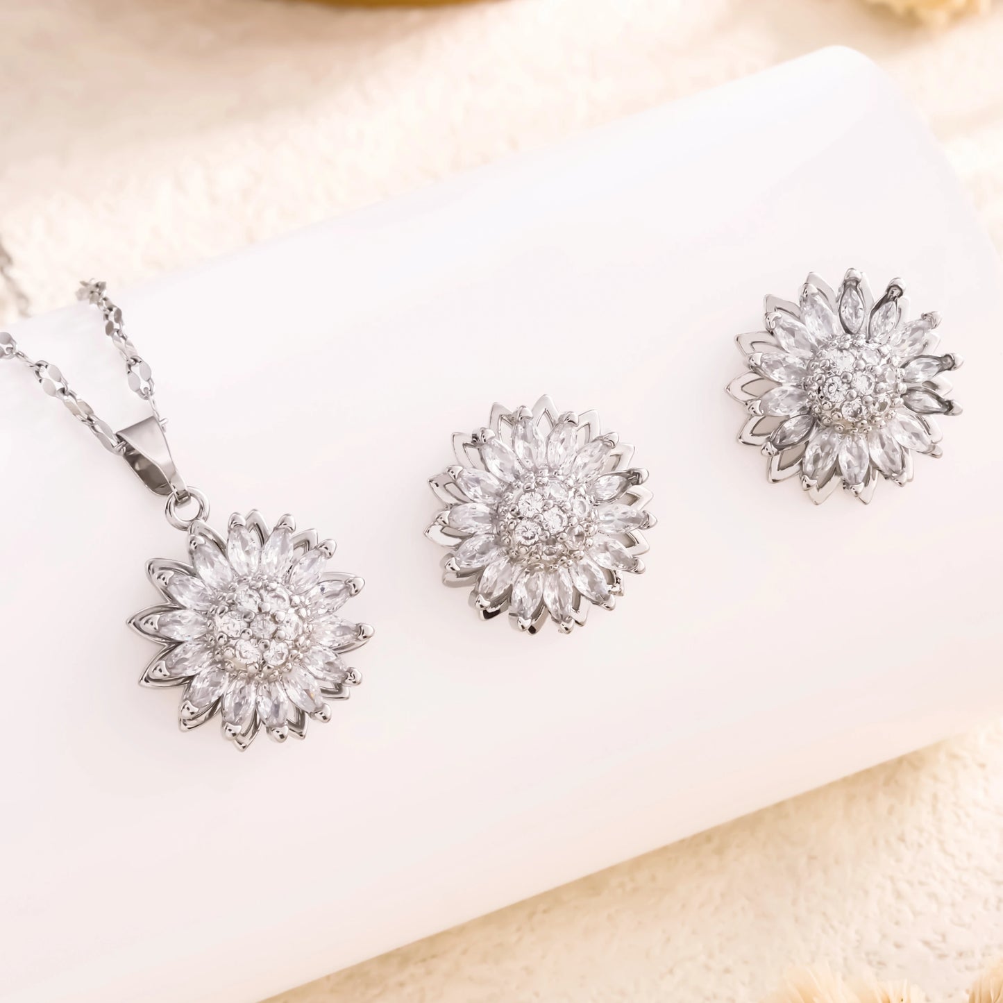 2-piece Set Of Sunflower Inlaid Rotating Set Jewelry